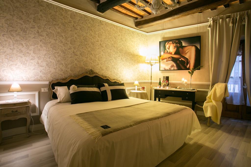San Michele Al Borgo Bed and Breakfast Castiglion Fiorentino Rum bild